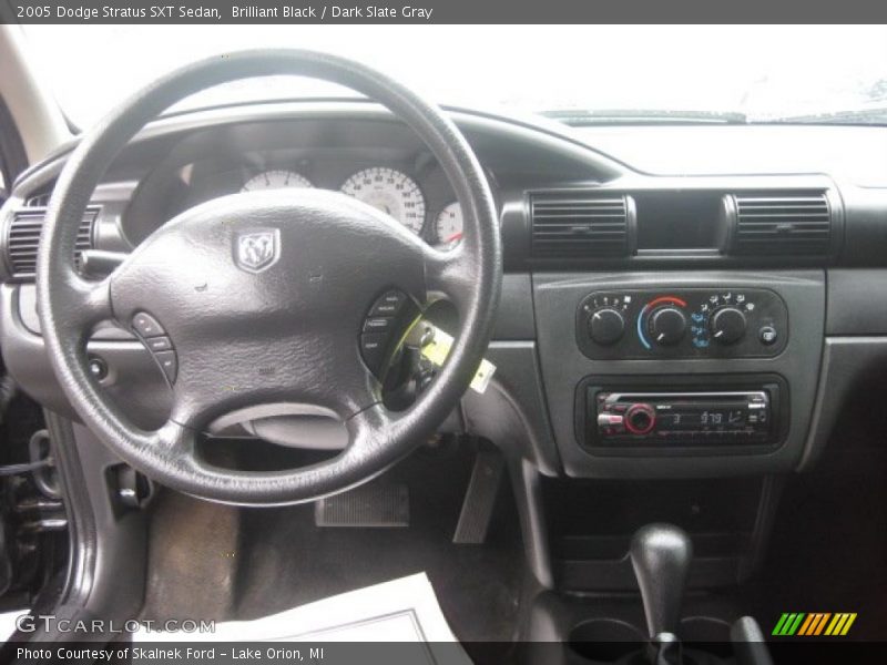 Brilliant Black / Dark Slate Gray 2005 Dodge Stratus SXT Sedan