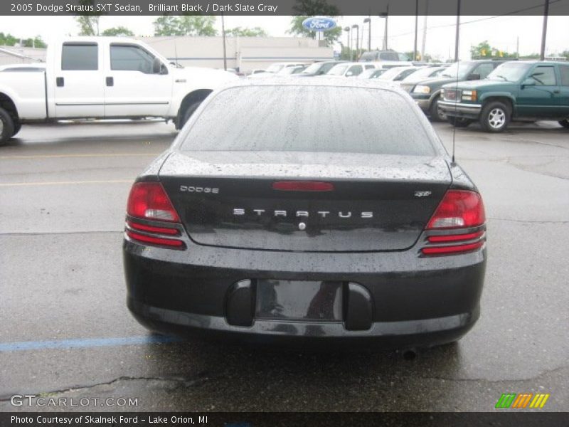 Brilliant Black / Dark Slate Gray 2005 Dodge Stratus SXT Sedan