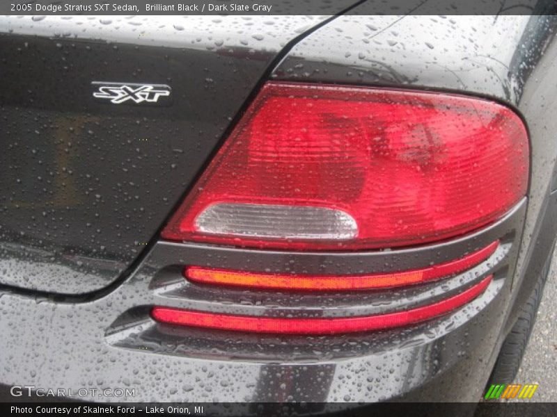 Brilliant Black / Dark Slate Gray 2005 Dodge Stratus SXT Sedan