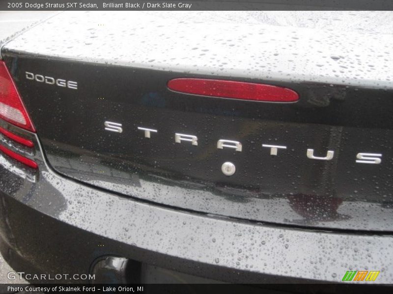 Brilliant Black / Dark Slate Gray 2005 Dodge Stratus SXT Sedan