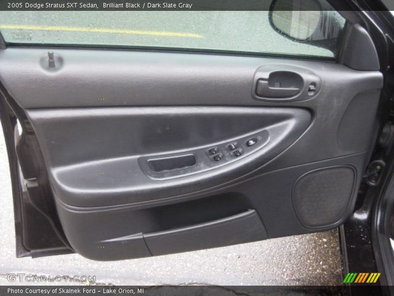 Brilliant Black / Dark Slate Gray 2005 Dodge Stratus SXT Sedan