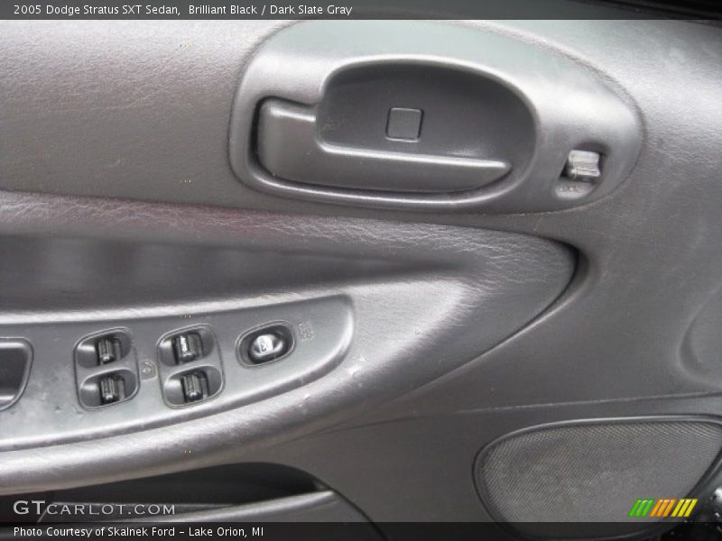 Brilliant Black / Dark Slate Gray 2005 Dodge Stratus SXT Sedan
