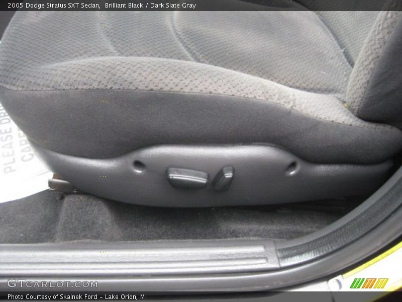 Brilliant Black / Dark Slate Gray 2005 Dodge Stratus SXT Sedan