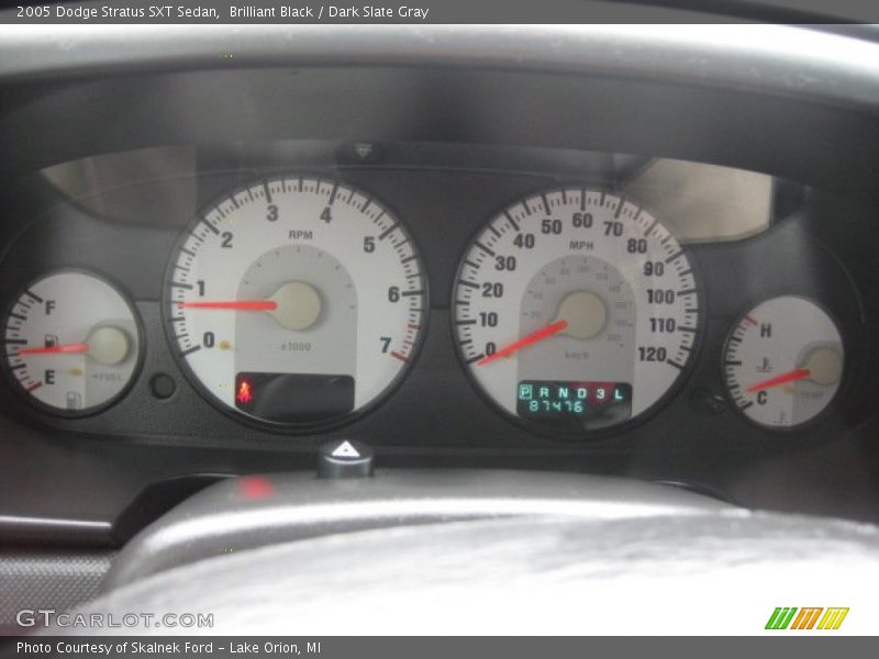 Brilliant Black / Dark Slate Gray 2005 Dodge Stratus SXT Sedan