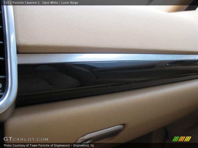 Sand White / Luxor Beige 2011 Porsche Cayenne S