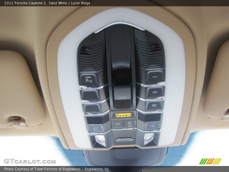 Sand White / Luxor Beige 2011 Porsche Cayenne S