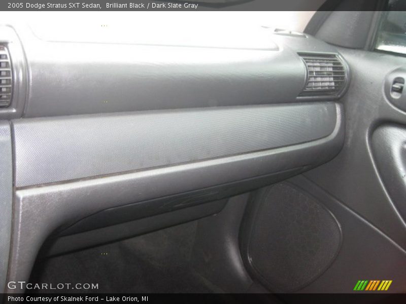 Brilliant Black / Dark Slate Gray 2005 Dodge Stratus SXT Sedan