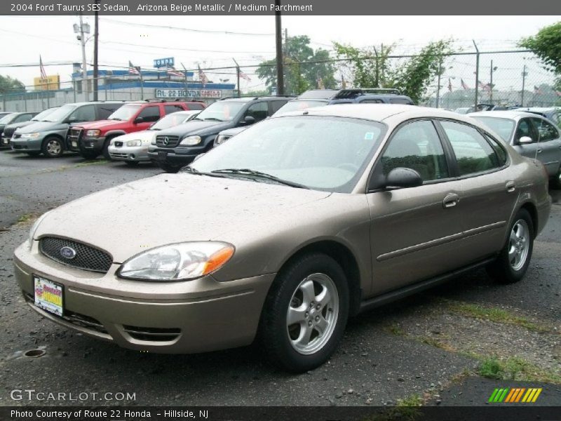 Arizona Beige Metallic / Medium Parchment 2004 Ford Taurus SES Sedan