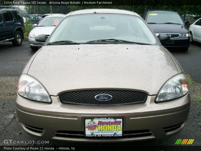 Arizona Beige Metallic / Medium Parchment 2004 Ford Taurus SES Sedan