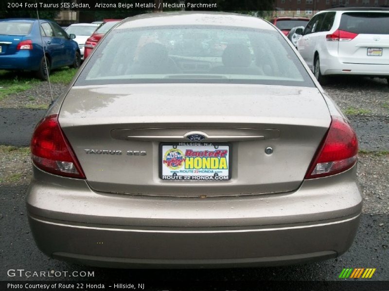 Arizona Beige Metallic / Medium Parchment 2004 Ford Taurus SES Sedan