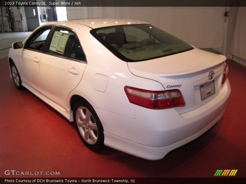 Super White / Ash 2009 Toyota Camry SE