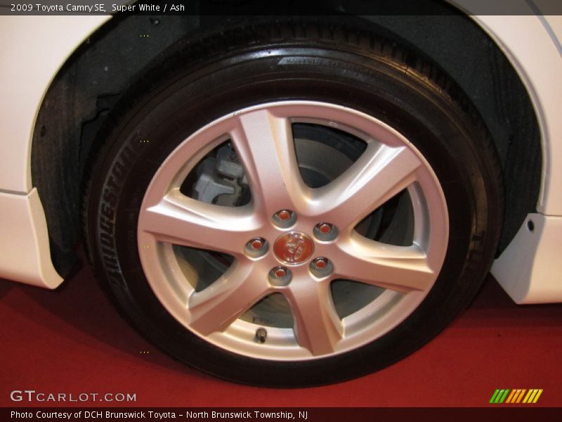 Super White / Ash 2009 Toyota Camry SE