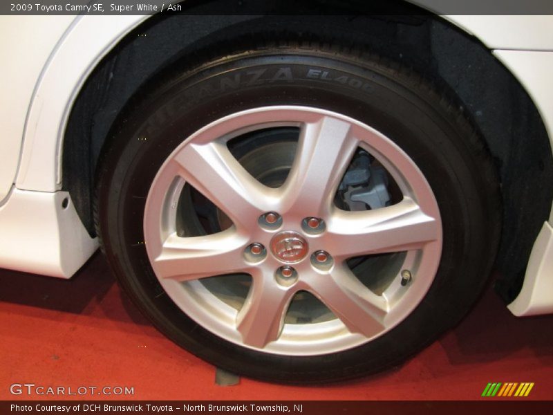 Super White / Ash 2009 Toyota Camry SE