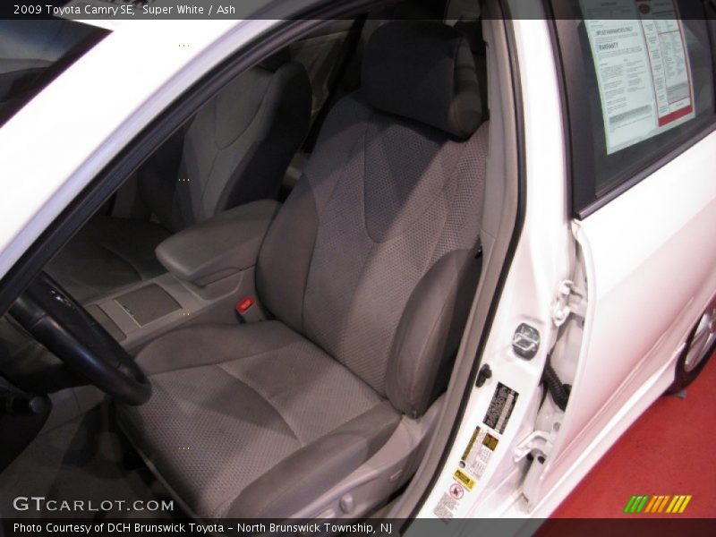 Super White / Ash 2009 Toyota Camry SE