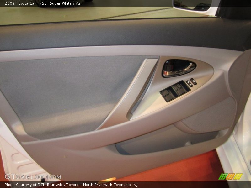 Super White / Ash 2009 Toyota Camry SE