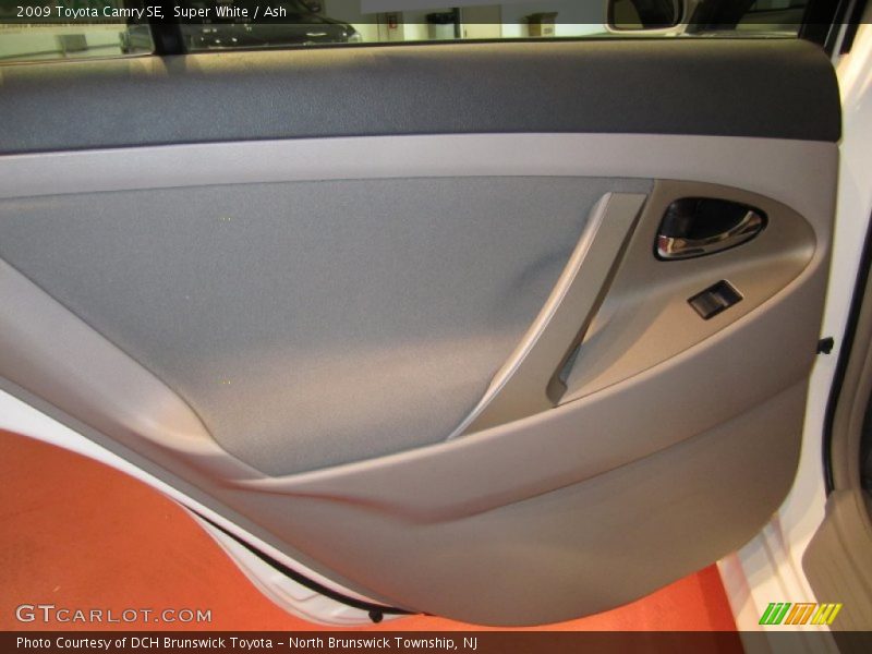 Super White / Ash 2009 Toyota Camry SE