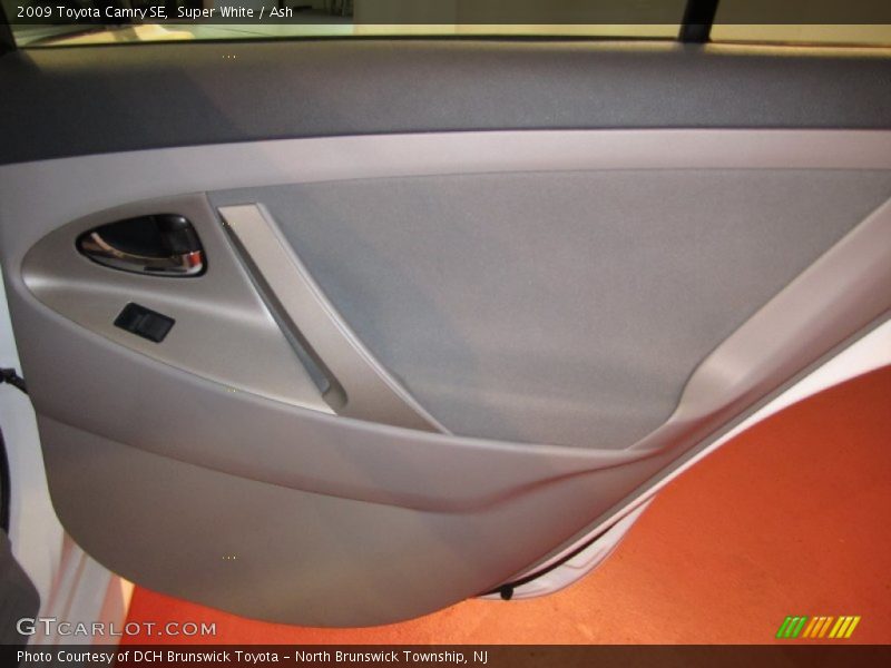 Super White / Ash 2009 Toyota Camry SE