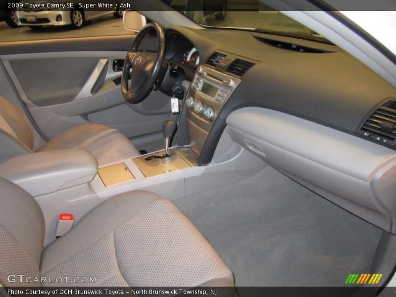 Super White / Ash 2009 Toyota Camry SE