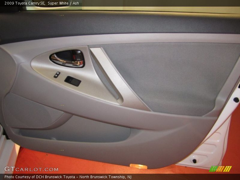 Super White / Ash 2009 Toyota Camry SE