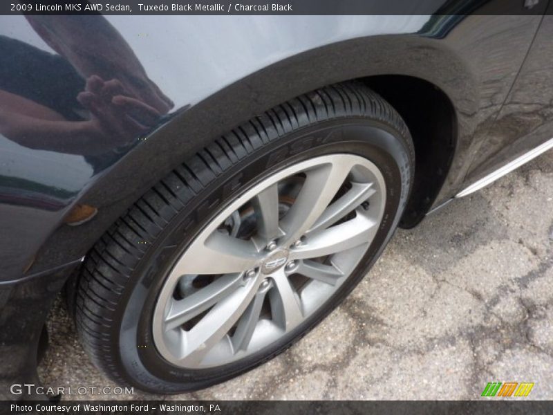 Tuxedo Black Metallic / Charcoal Black 2009 Lincoln MKS AWD Sedan