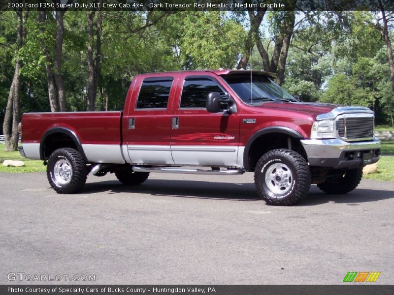 Front 3/4 View of 2000 F350 Super Duty XLT Crew Cab 4x4