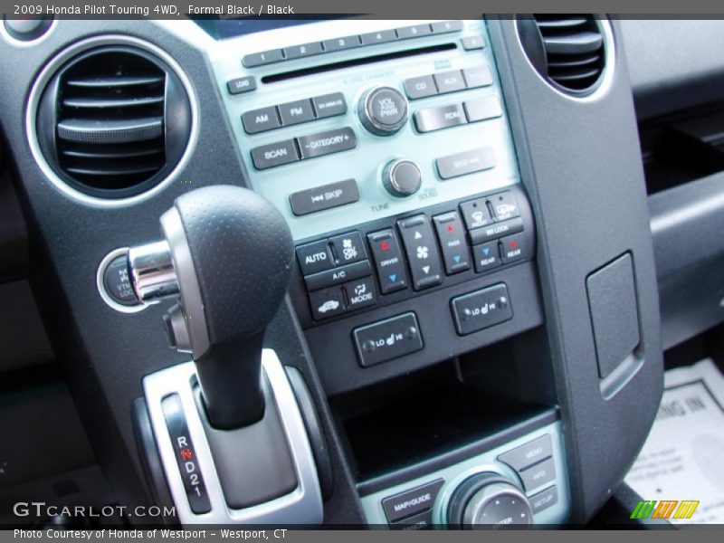 Formal Black / Black 2009 Honda Pilot Touring 4WD