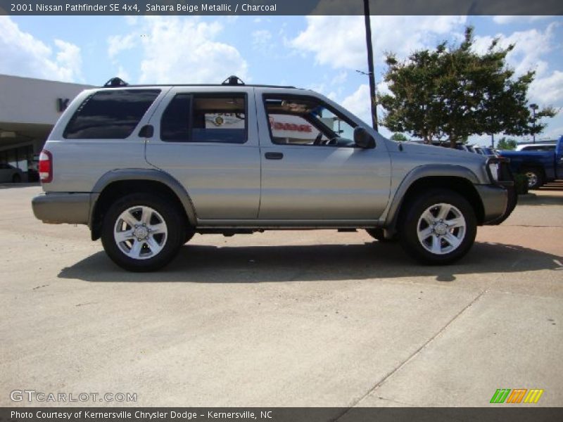 Sahara Beige Metallic / Charcoal 2001 Nissan Pathfinder SE 4x4