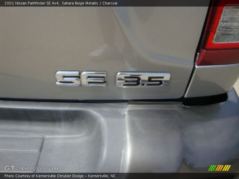 Sahara Beige Metallic / Charcoal 2001 Nissan Pathfinder SE 4x4