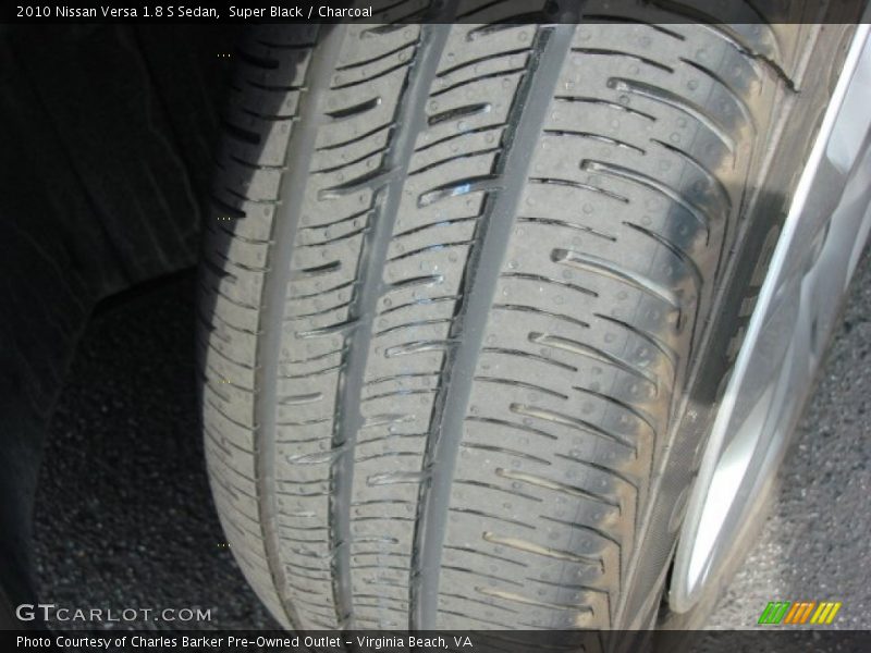 Super Black / Charcoal 2010 Nissan Versa 1.8 S Sedan