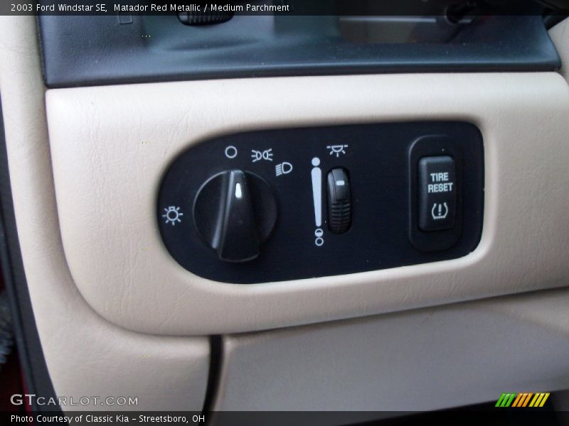 Matador Red Metallic / Medium Parchment 2003 Ford Windstar SE