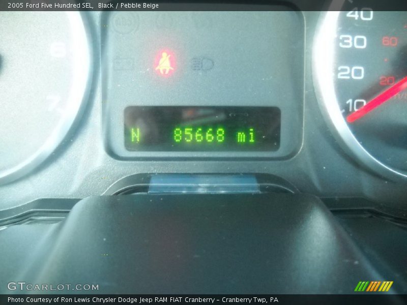 Black / Pebble Beige 2005 Ford Five Hundred SEL