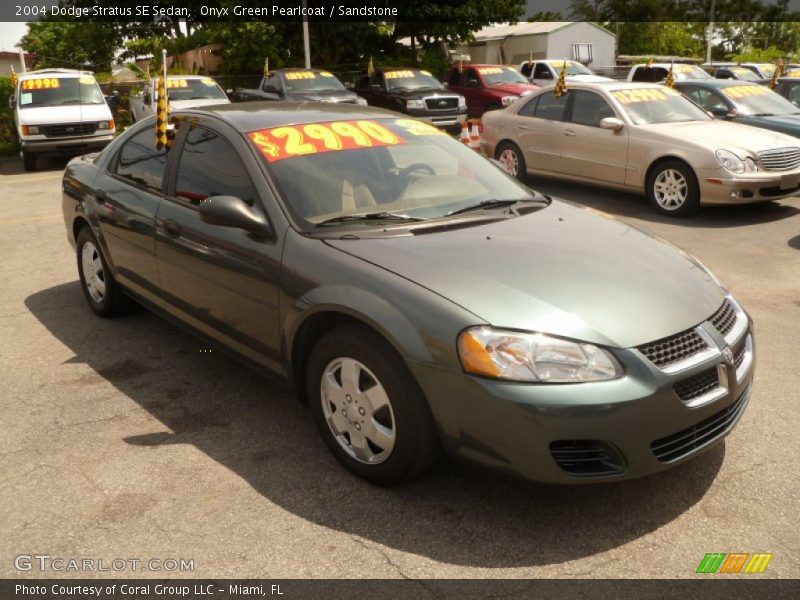 Onyx Green Pearlcoat / Sandstone 2004 Dodge Stratus SE Sedan