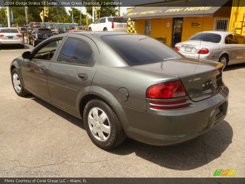Onyx Green Pearlcoat / Sandstone 2004 Dodge Stratus SE Sedan