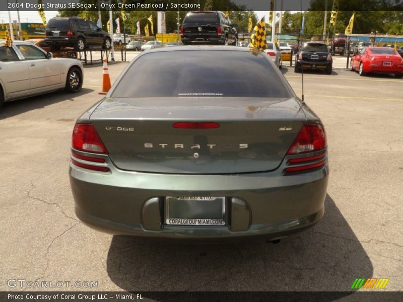 Onyx Green Pearlcoat / Sandstone 2004 Dodge Stratus SE Sedan