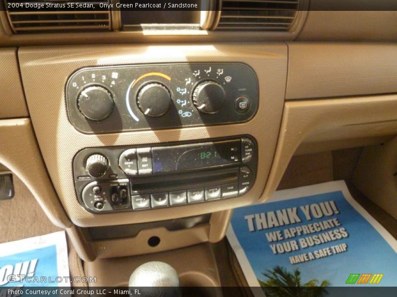 Onyx Green Pearlcoat / Sandstone 2004 Dodge Stratus SE Sedan