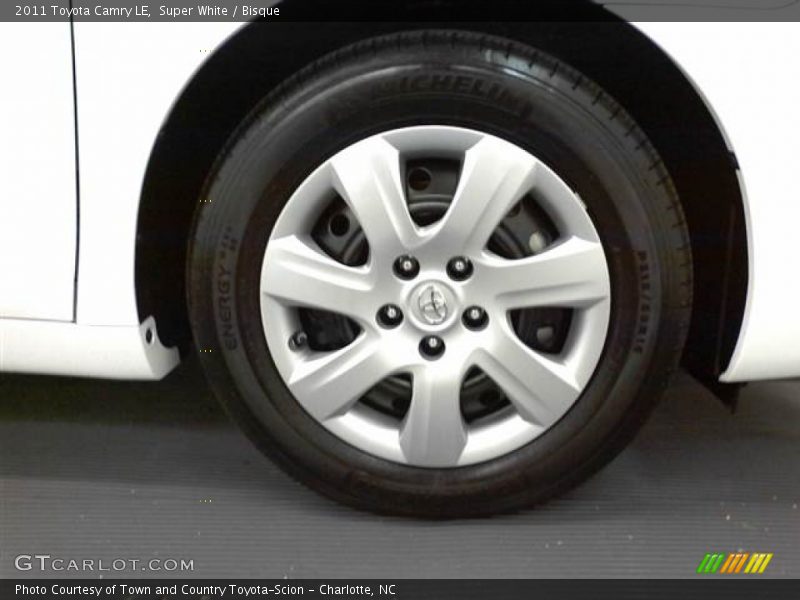 Super White / Bisque 2011 Toyota Camry LE
