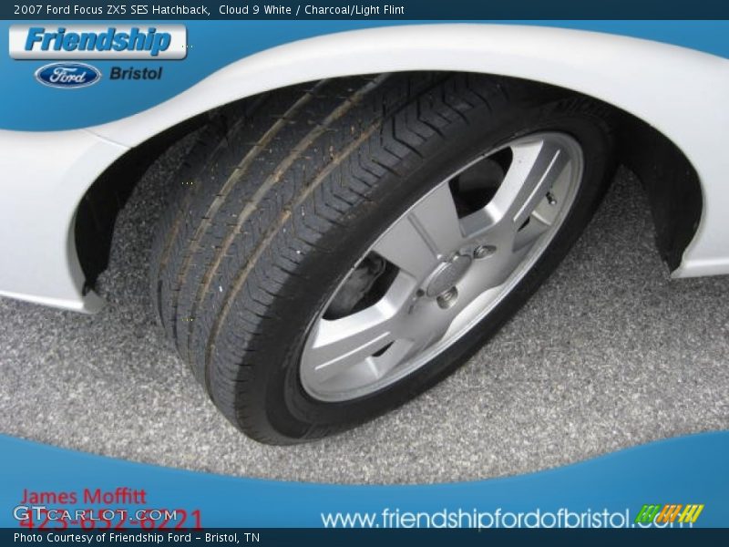 Cloud 9 White / Charcoal/Light Flint 2007 Ford Focus ZX5 SES Hatchback