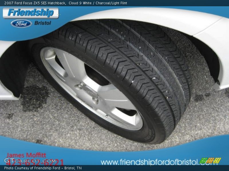 Cloud 9 White / Charcoal/Light Flint 2007 Ford Focus ZX5 SES Hatchback