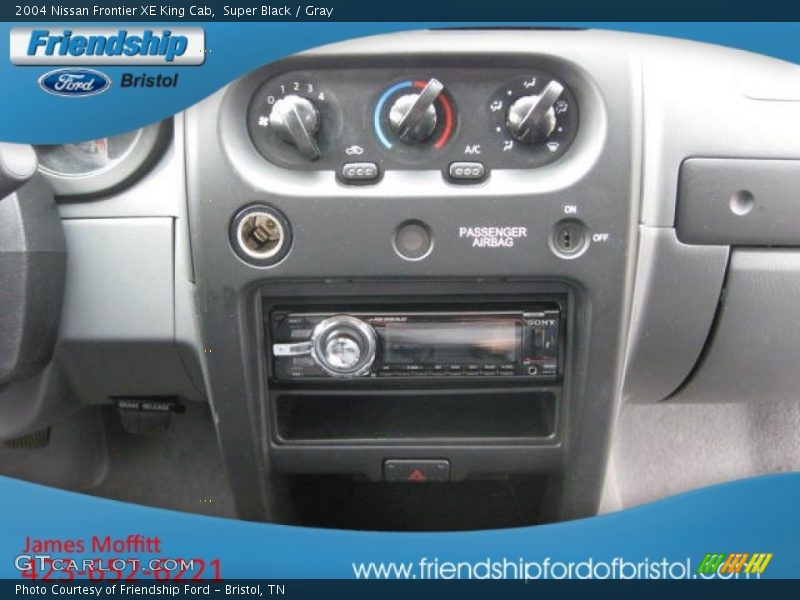 Super Black / Gray 2004 Nissan Frontier XE King Cab