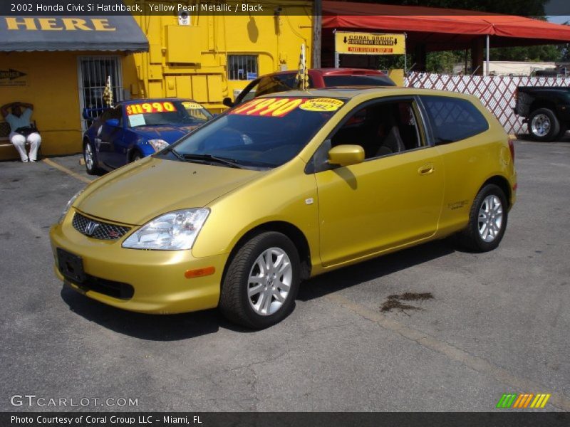 Front 3/4 View of 2002 Civic Si Hatchback
