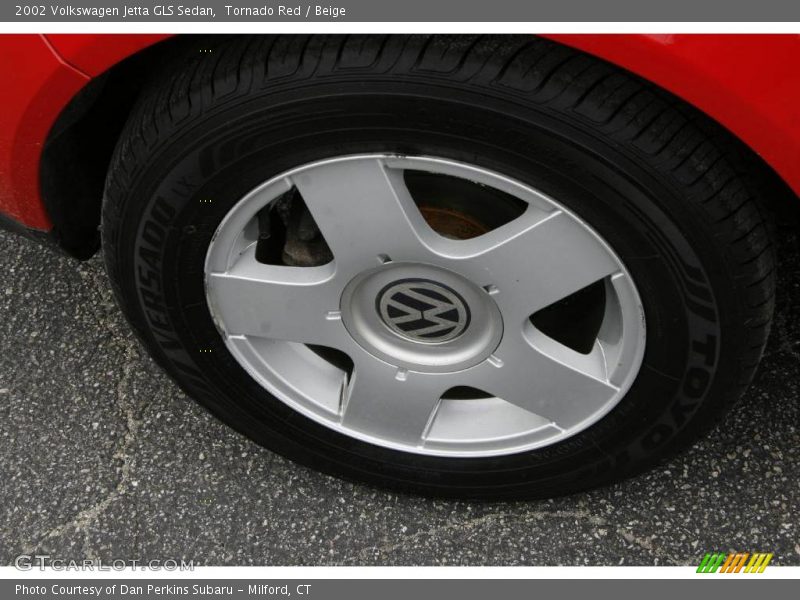 Tornado Red / Beige 2002 Volkswagen Jetta GLS Sedan