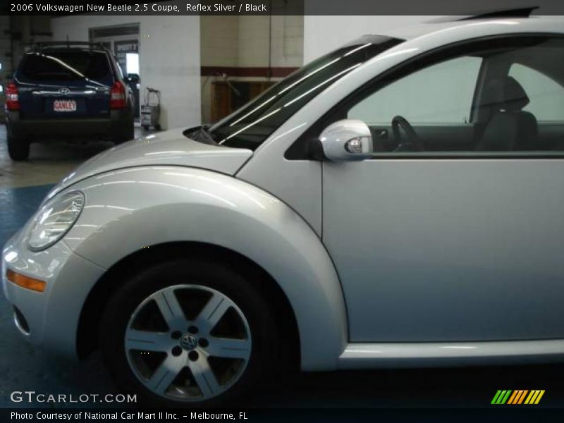 Reflex Silver / Black 2006 Volkswagen New Beetle 2.5 Coupe
