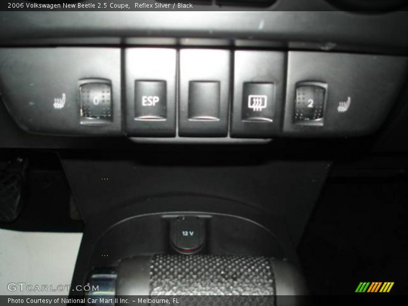 Reflex Silver / Black 2006 Volkswagen New Beetle 2.5 Coupe