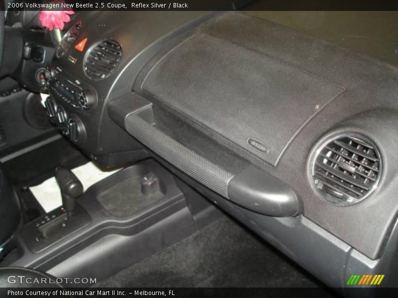 Reflex Silver / Black 2006 Volkswagen New Beetle 2.5 Coupe