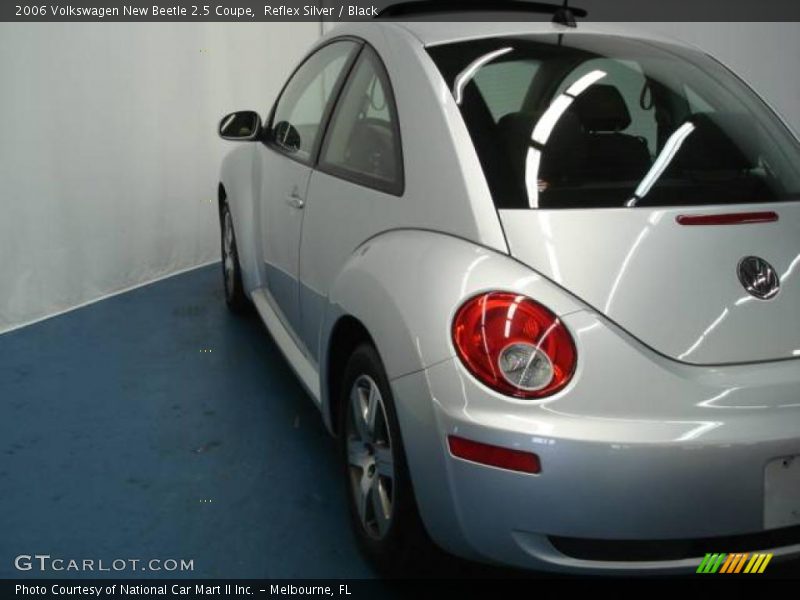 Reflex Silver / Black 2006 Volkswagen New Beetle 2.5 Coupe