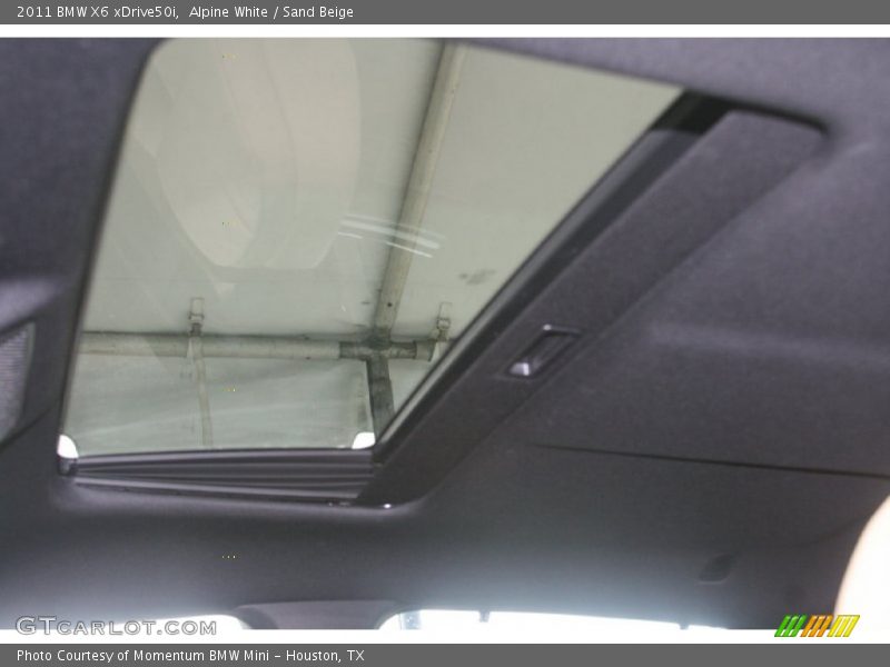 Sunroof of 2011 X6 xDrive50i