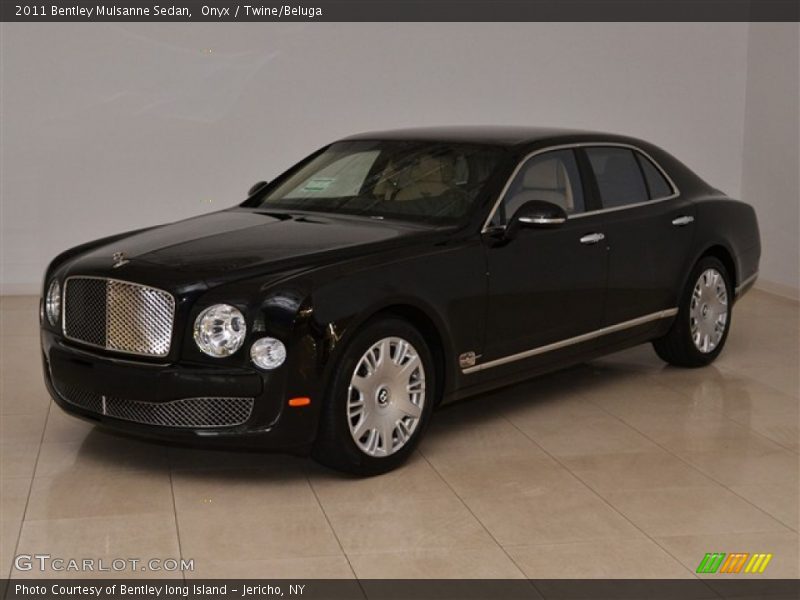 Front 3/4 View of 2011 Mulsanne Sedan