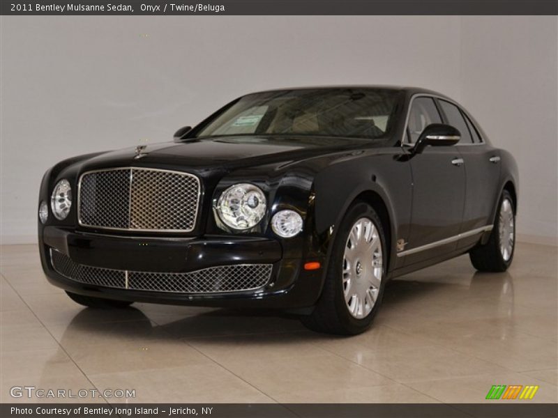 Front 3/4 View of 2011 Mulsanne Sedan