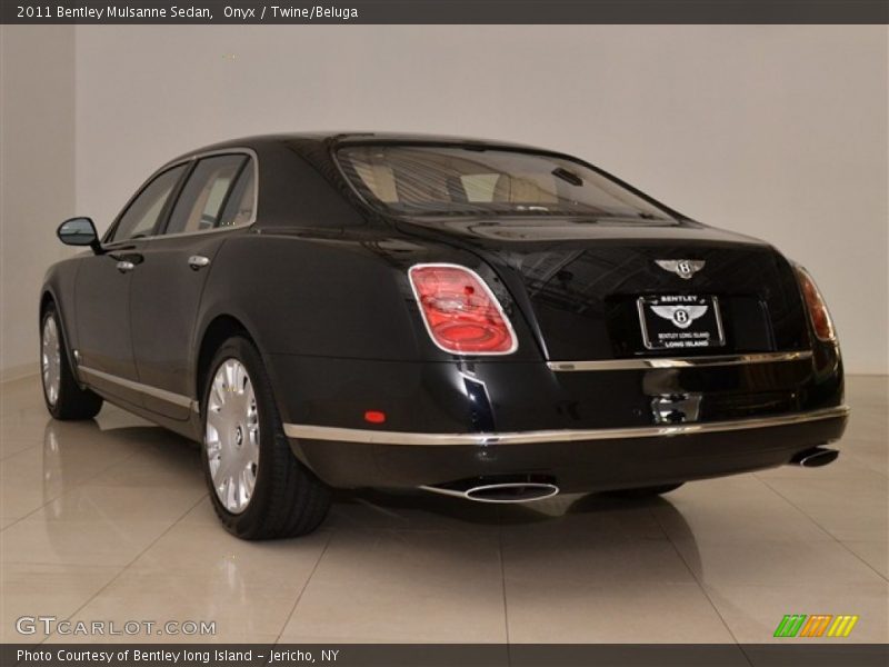 Onyx / Twine/Beluga 2011 Bentley Mulsanne Sedan