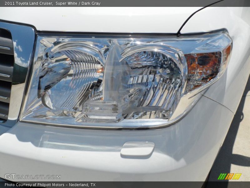 Super White / Dark Gray 2011 Toyota Land Cruiser